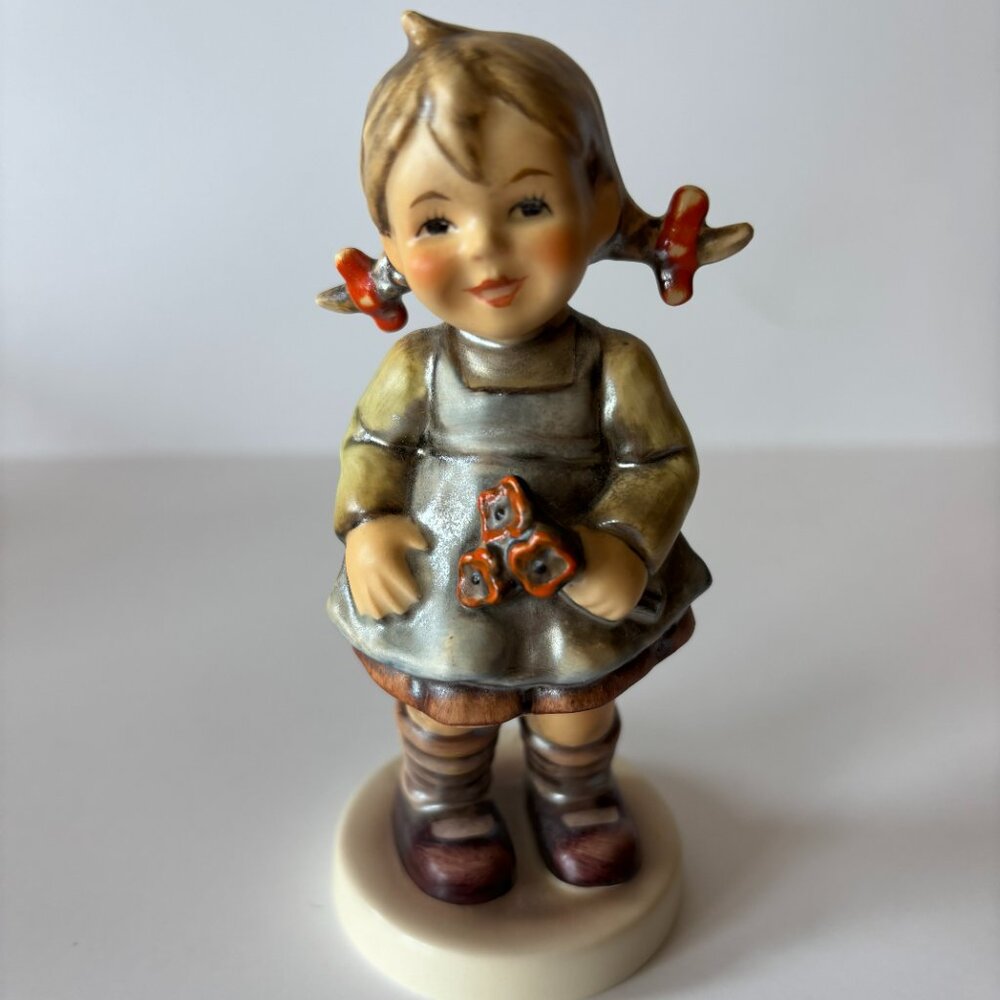 M.J. Hummel Collectibles #240 Flower Girl Figurine w/ Box